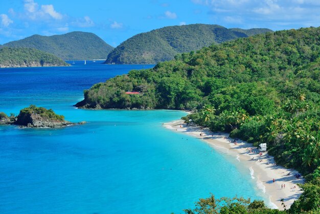 Playa colorida en St John, Virgin Island.