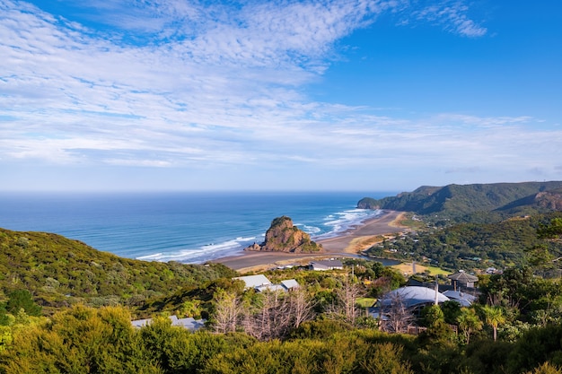 Playa Piha y Lion Rock