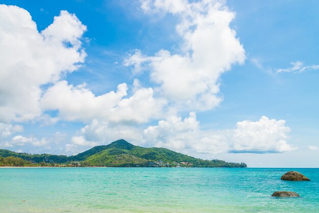 Playa tropical y mar