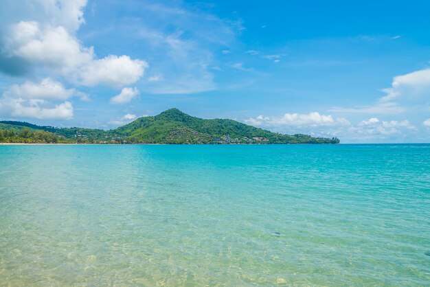 Playa tropical y mar