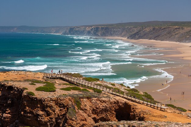 Playa tropical perfecta para pasar las tardes de verano en Algarve, Portugal