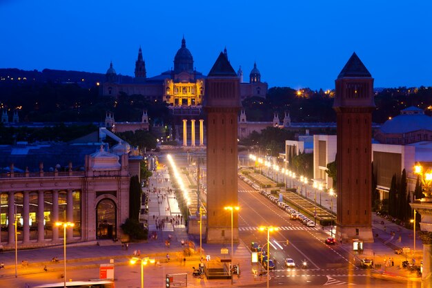 Plaza de España en Barcelona en la noche