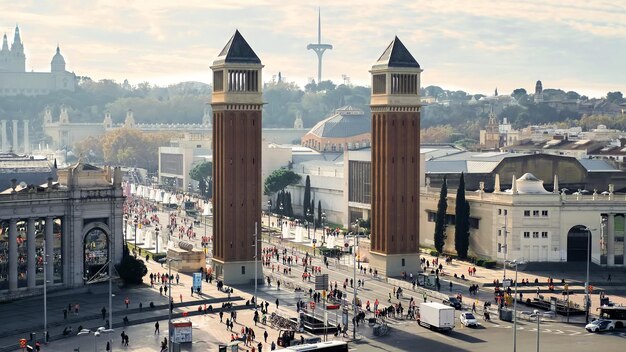 Plaza de España Las Torres Venecianas y El Palacio Nacional en Maratón de Barcelona