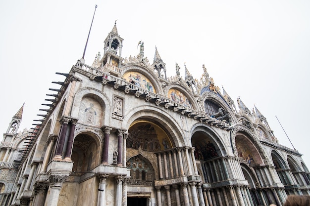 Plaza más bella del mundo Piazza San Marco. Imagen de la increíble plaza histórica de San Marco en la ciudad de la laguna de piedra Venecia en Italia