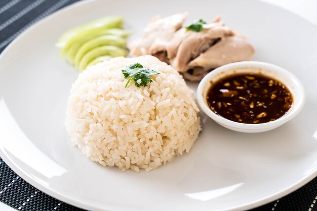 Pollo al vapor con arroz