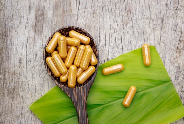 Polvo de hierbas medicinales con cápsulas para una alimentación ...