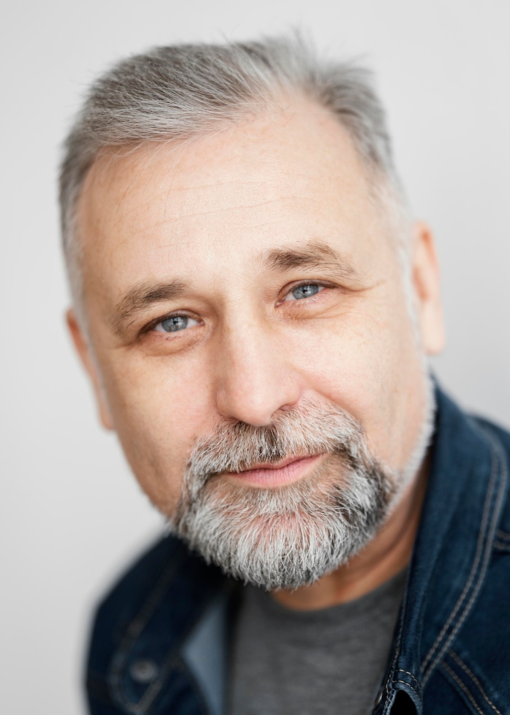 Photo Gratis portrait bearded man with denim jacket