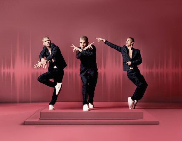 Foto gratuita poses de un diseño de collage de personas bailando