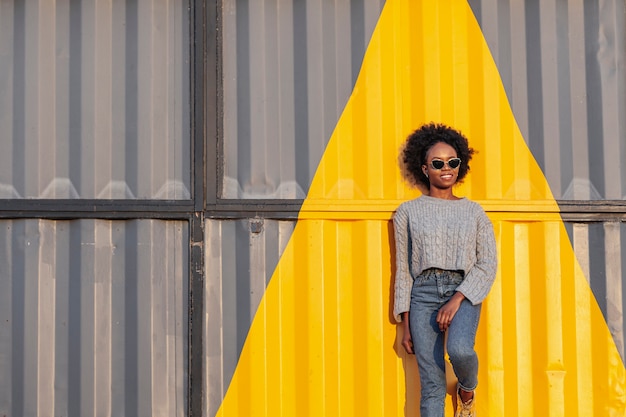 Posibilidad muy remota de la mujer africana joven que presenta