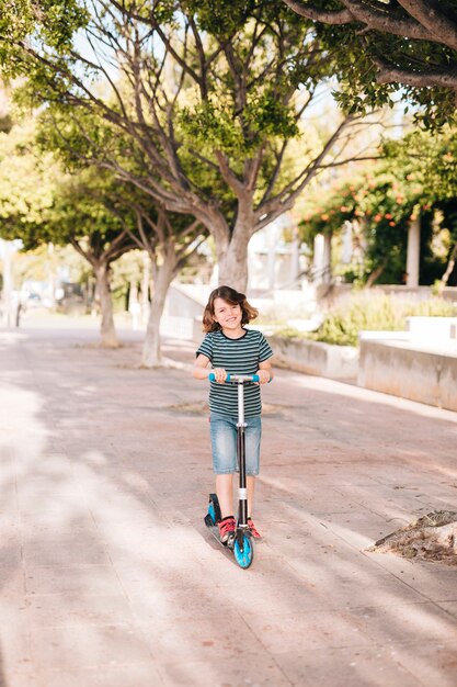 Posibilidad muy remota de niño con scooter