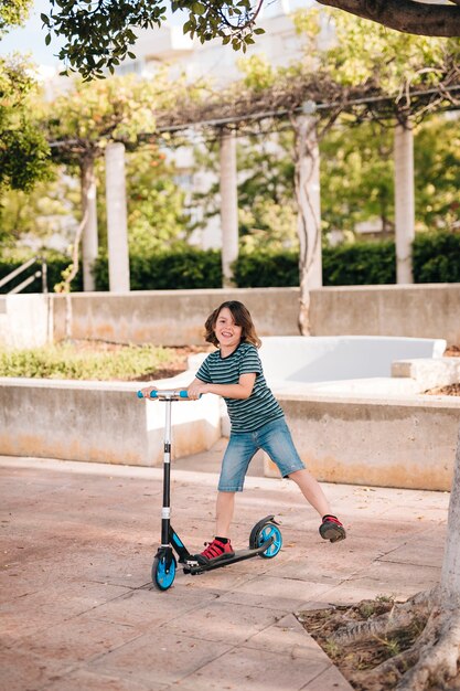 Posibilidad remota de niño jugando en el parque