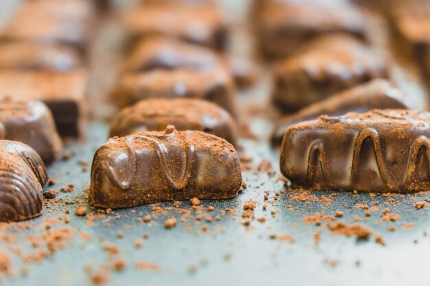 Postre dulce con chocolate negro.