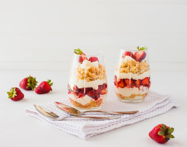 Postre fresas en capas