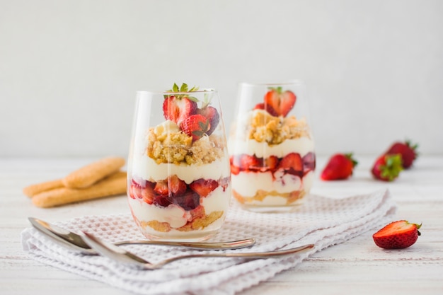 Foto gratuita postre fresas en capas