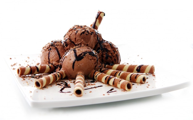 Postre helado de chocolate