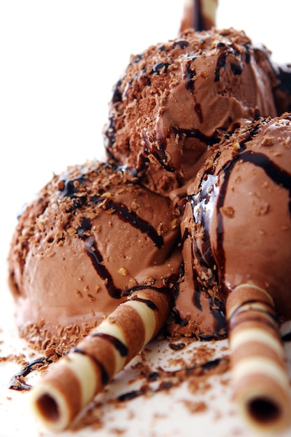 Postre helado de chocolate