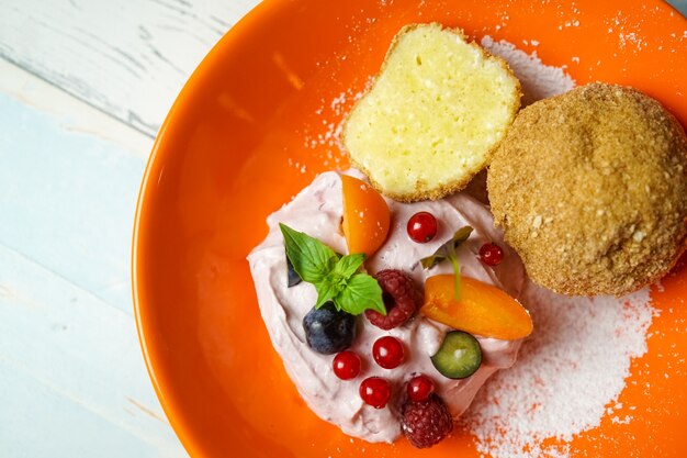 Postre en una mesa de restaurante