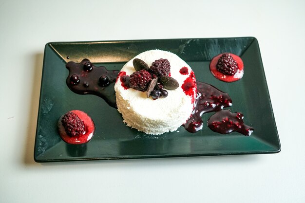 Postre en una mesa de restaurante