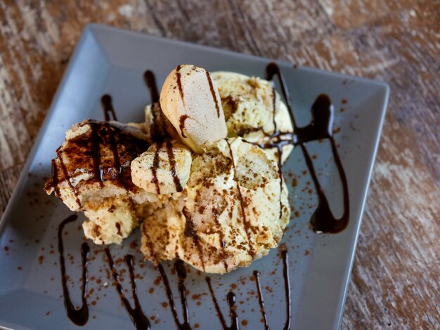 Postre en una mesa de restaurante