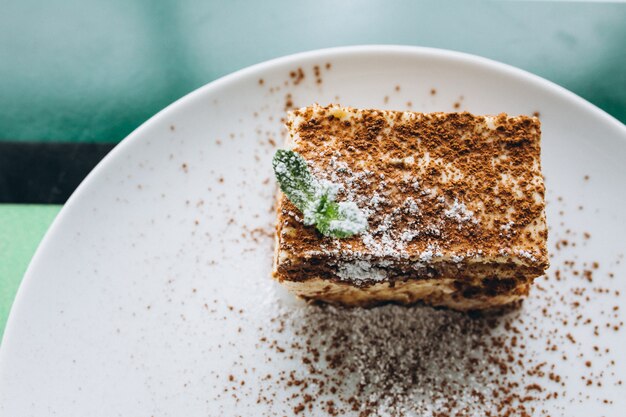 Postre Tiramissu con menta