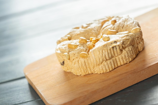 Postres tradicionales orientales sobre fondo de madera