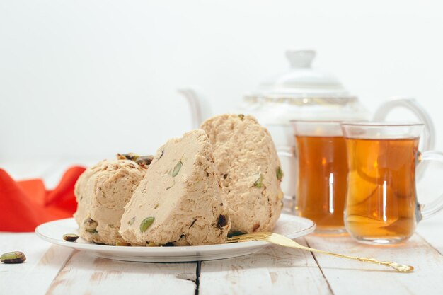 Postres tradicionales orientales sobre fondo de madera