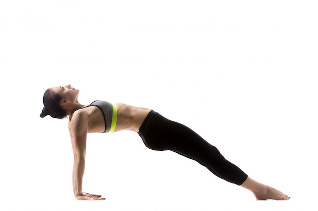 Postura ascendente del yoga del tablón