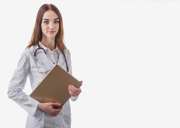 Practicante doctor mujer con tableta