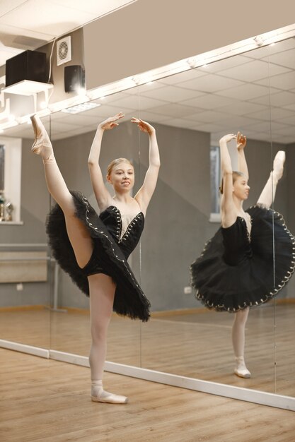Preciosa bailarina de ballet. Bailarina en pointe.