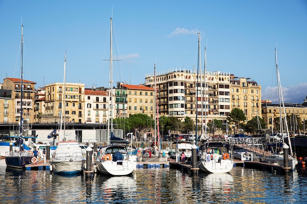 Preciosa escena de road trip en san sebastian