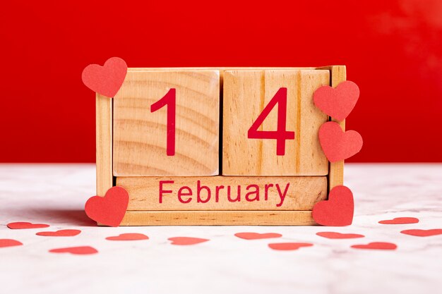 Precioso calendario de madera del 14 de febrero