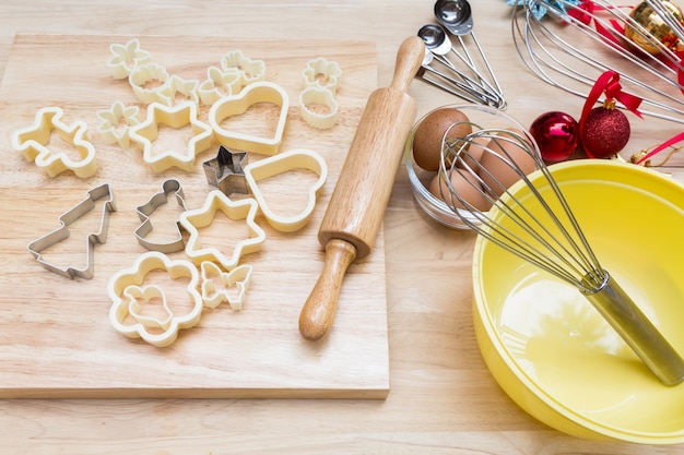 Foto gratuita preparación de las galletas de navidad