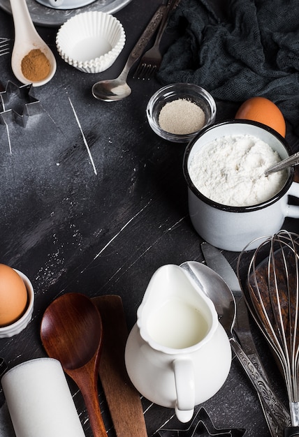 Preparación de los ingredientes de cocción de la cocina para cocinar marco