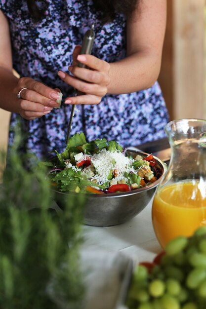 Preparando comida para picnic