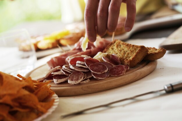 Preparando comida para picnic