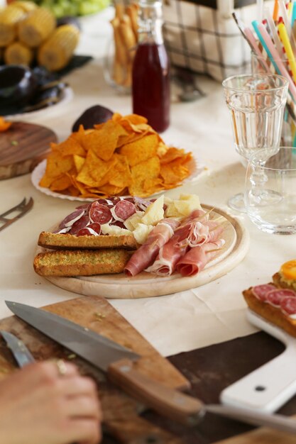 Preparando comida para picnic