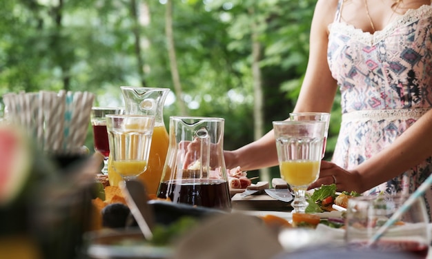 Preparando comida para picnic