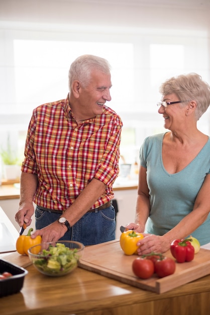 Preparar una comida juntos puede ser muy divertido