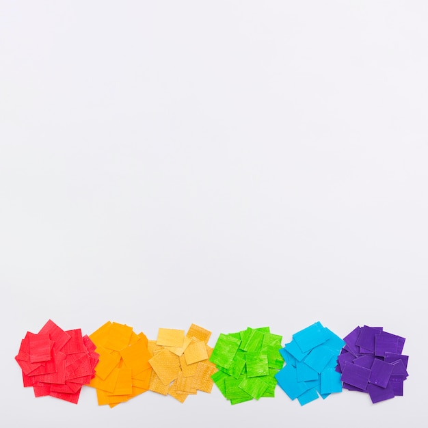 Pride day concept pedazos de papel de colores