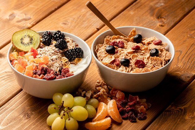 Primer desayuno saludable en la mesa