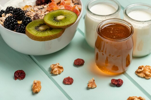 Primer desayuno saludable con muesli