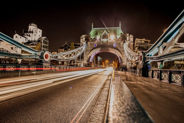 Primer disparo de luces de velocidad de movimiento en la ciudad de Londres por la noche