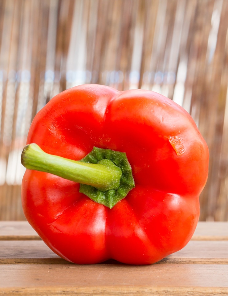Foto gratuito primer disparo de un pimiento rojo