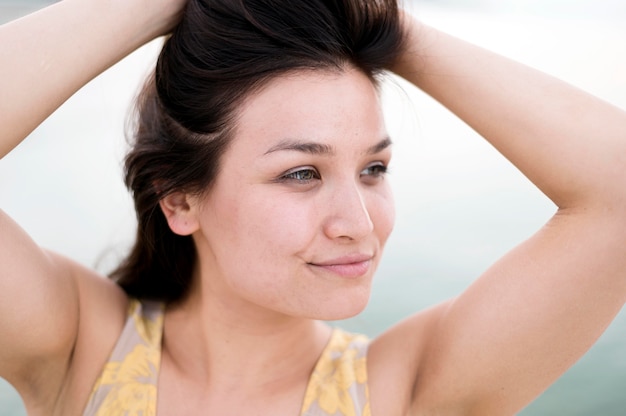 Foto gratuita primer modelo femenino asiático joven lindo