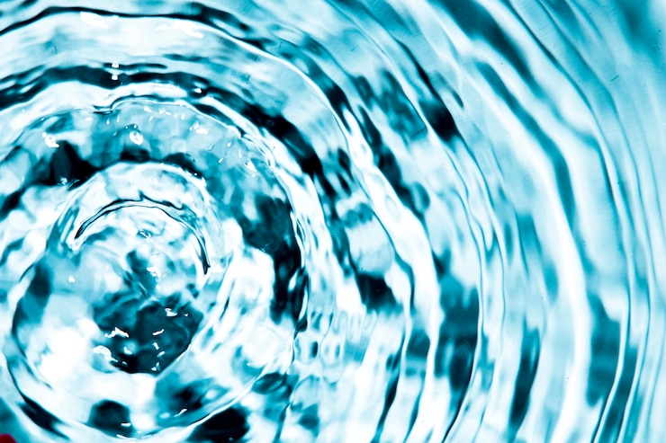 Foto gratuito primer plano de anillos y ondas de agua azul