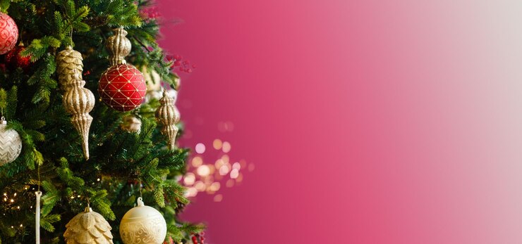 Foto gratuito primer plano del árbol de navidad decorado, bolas, guirnaldas
