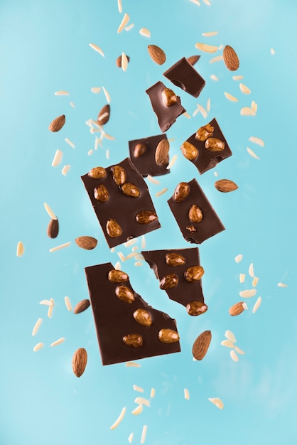 Foto gratuita primer plano de chocolate con nueces