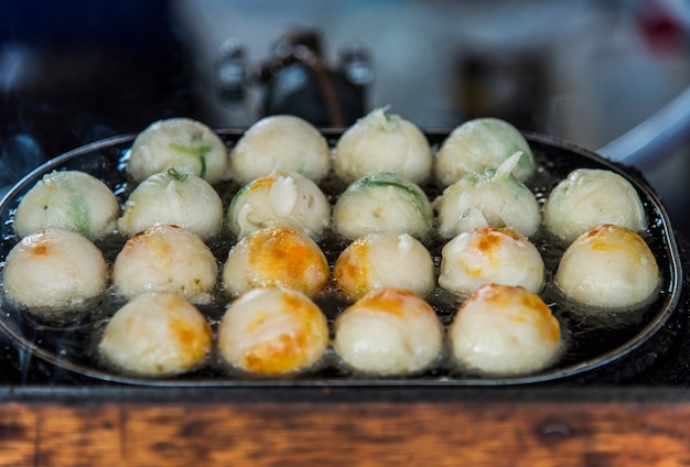 Foto gratuita primer plano de la cocina japonesa takoyaki