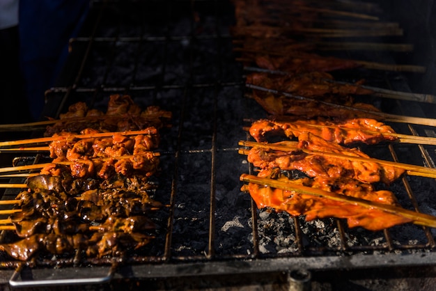 Primer plano de la comida callejera tailandesa