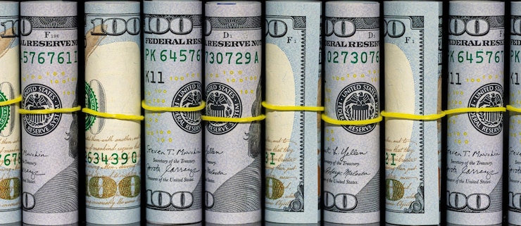 Foto gratuito primer plano del concepto financiero de los billetes de dólar retorcidos